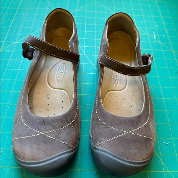 KEEN Women’s MaryJane Brown Sz 39 / 8.5 - Picture 1 of 4